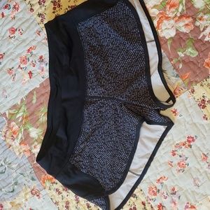 Lululemon Coded Manifesto Black White Speeds size 8 2016 Seawheeze